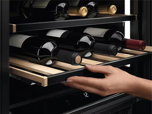 Cave de Vinho Encastrável AEG AWS4052B5B | 82x59,5x56,5 cm | 52 Garrafas | G | Preto - Image 5